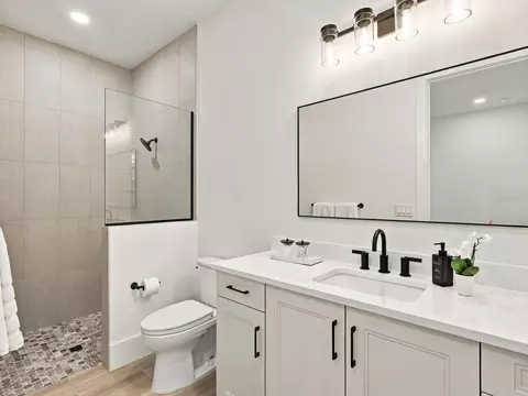 Bath - 532 Blue Shell Loop, Sarasota, FL 34240 photo 7 of 8