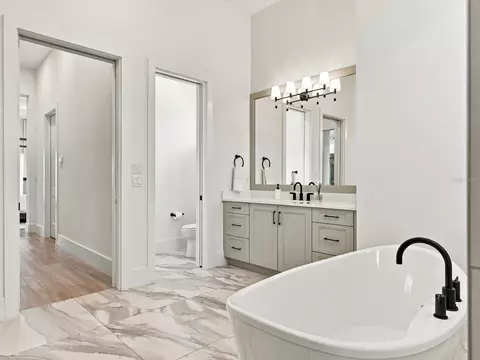 Bath - 532 Blue Shell Loop, Sarasota, FL 34240 photo 3 of 8