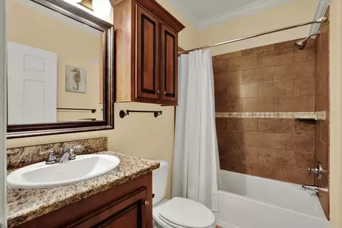 Bath - 17403 Estes Rd, Lutz, FL 33548 photo 4 of 4