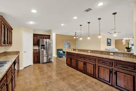 Kitchen - 17403 Estes Rd, Lutz, FL 33548 photo 4 of 4