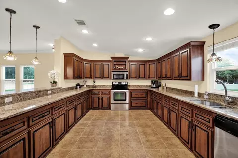 Kitchen - 17403 Estes Rd, Lutz, FL 33548 photo 2 of 4