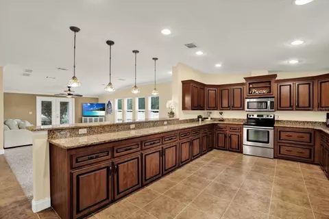 Kitchen - 17403 Estes Rd, Lutz, FL 33548 photo 3 of 4