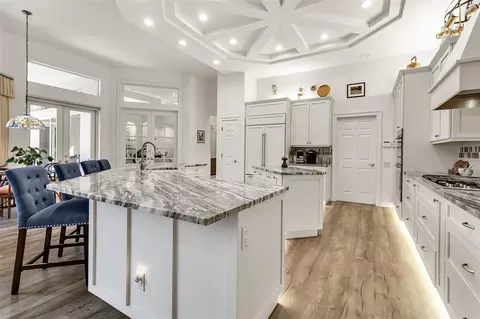 Kitchen - 362 Macewen Dr, Osprey, FL 34229 photo 4 of 8
