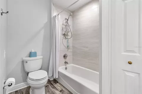 Bath - 362 Macewen Dr, Osprey, FL 34229 photo 4 of 9