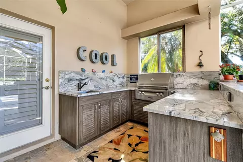 Kitchen - 362 Macewen Dr, Osprey, FL 34229 photo 7 of 8