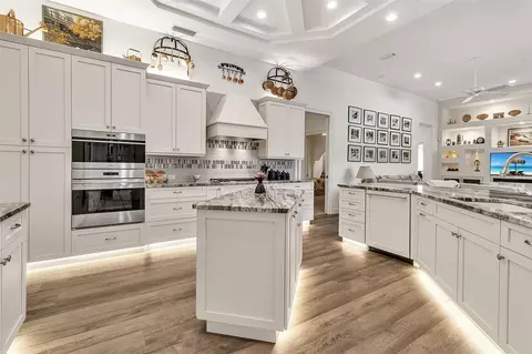 Kitchen - 362 Macewen Dr, Osprey, FL 34229 photo 5 of 8