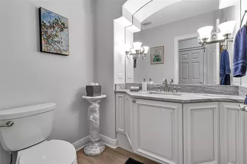 Bath - 362 Macewen Dr, Osprey, FL 34229 photo 5 of 9
