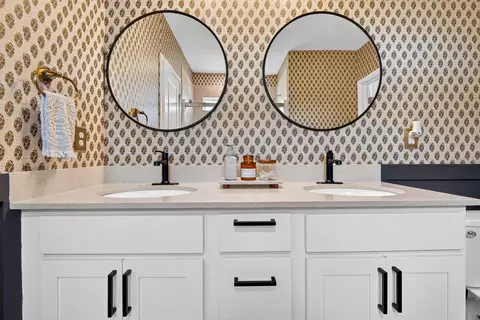 Bath - 9348 Royal River Cir, Parrish, FL 34219 photo 3 of 5