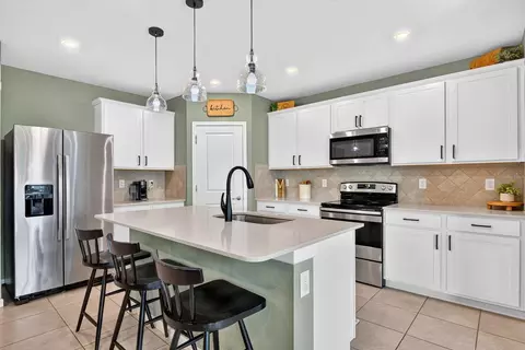 Kitchen - 9348 Royal River Cir, Parrish, FL 34219 photo 2 of 4