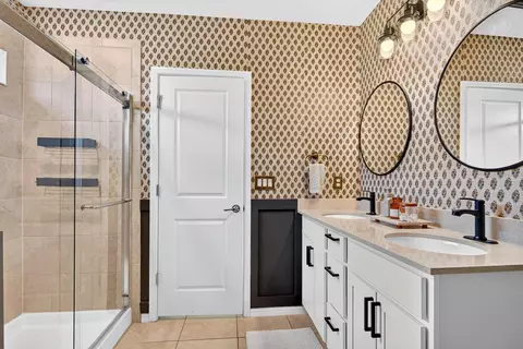 Bath - 9348 Royal River Cir, Parrish, FL 34219 photo 2 of 5