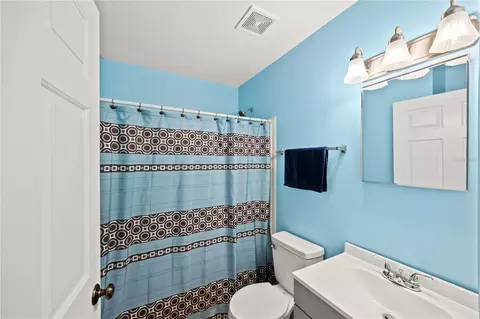 Bath - 12167 Warwick Cir, Parrish, FL 34219 photo 3 of 3