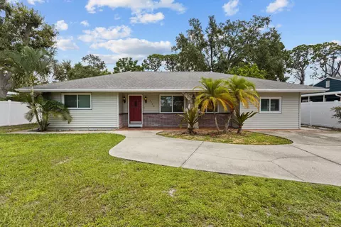 2520 E Milmar Dr, Sarasota, FL 34237