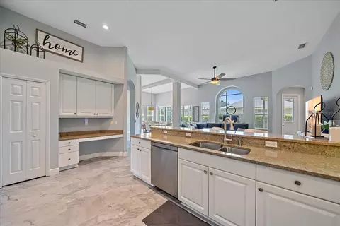 Kitchen - 8015 Spring Marsh Dr, Bradenton, FL 34201 photo 4 of 4