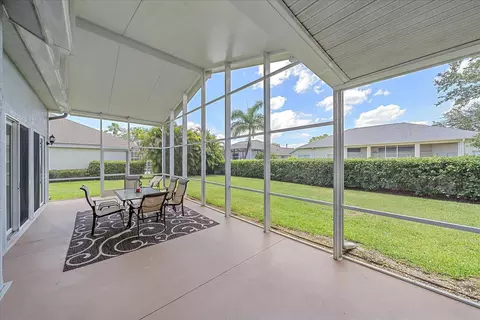 Exterior - 8015 Spring Marsh Dr, Bradenton, FL 34201 photo 4 of 8