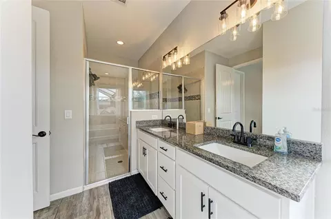 Bath - 11227 Spring Gate Trl, Bradenton, FL 34211 photo 2 of 3