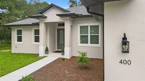 Exterior - 400 S Moon Dr, Venice, FL 34292 photo 2 of 9