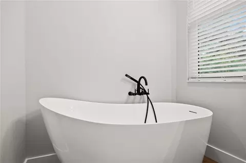 Bath - 400 S Moon Dr, Venice, FL 34292 photo 2 of 4