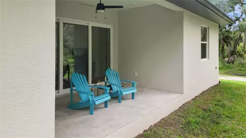 Exterior - 400 S Moon Dr, Venice, FL 34292 photo 5 of 9