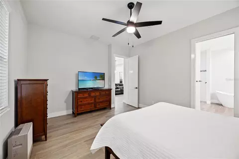 Bedroom - 400 S Moon Dr, Venice, FL 34292 photo 4 of 5