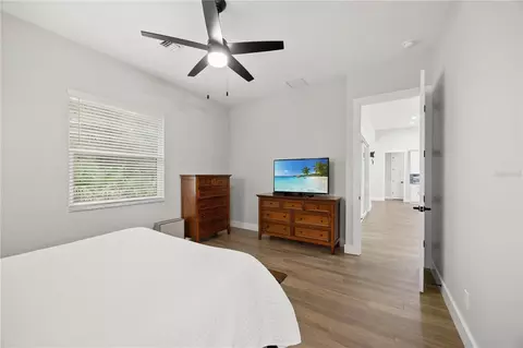 Bedroom - 400 S Moon Dr, Venice, FL 34292 photo 3 of 5