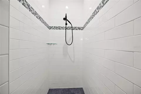 Bath - 400 S Moon Dr, Venice, FL 34292 photo 3 of 4