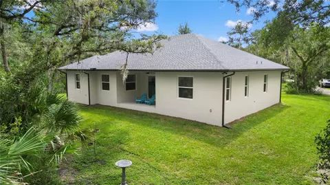Exterior - 400 S Moon Dr, Venice, FL 34292 photo 8 of 9