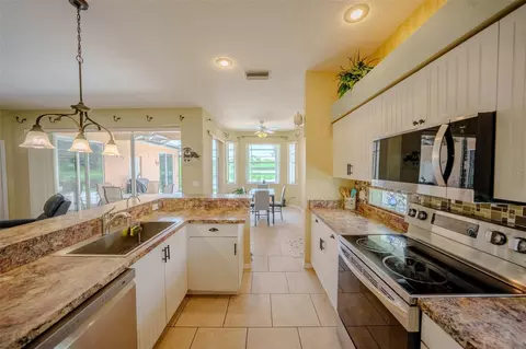 Kitchen - 4722 78th Ct E, Bradenton, FL 34203 photo 1 of 5