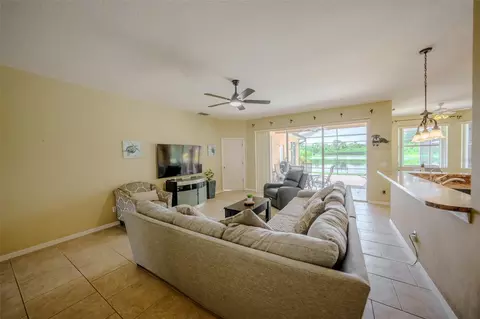Living - 4722 78th Ct E, Bradenton, FL 34203 photo 4 of 6