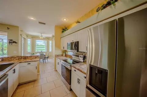 Kitchen - 4722 78th Ct E, Bradenton, FL 34203 photo 2 of 5