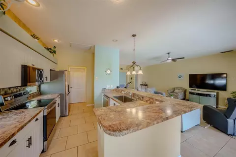 Kitchen - 4722 78th Ct E, Bradenton, FL 34203 photo 5 of 5