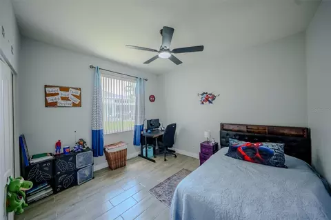 Bedroom - 4722 78th Ct E, Bradenton, FL 34203 photo 4 of 5
