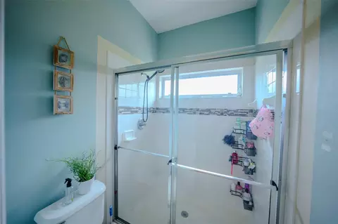 Bath - 4722 78th Ct E, Bradenton, FL 34203 photo 2 of 4