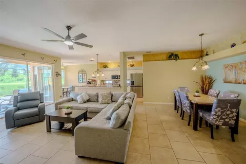 Living - 4722 78th Ct E, Bradenton, FL 34203 photo 2 of 6