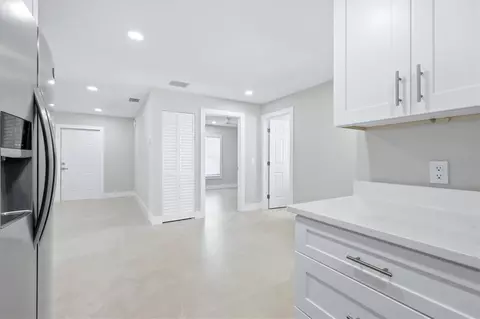Entry Way - 3021 14th St E, Bradenton, FL 34208 photo 2 of 4