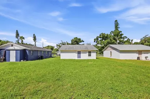 Exterior - 3021 14th St E, Bradenton, FL 34208 photo 2 of 2