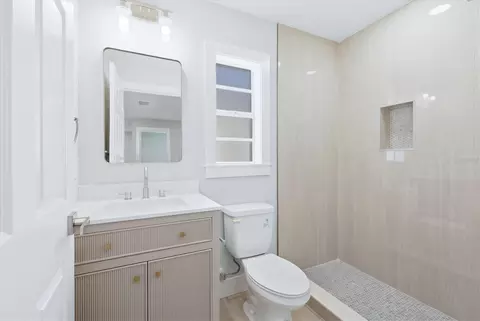Bath - 3021 14th St E, Bradenton, FL 34208 photo 3 of 4