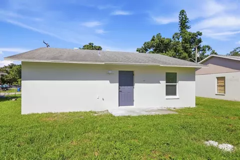 Exterior - 3021 14th St E, Bradenton, FL 34208 photo 1 of 2
