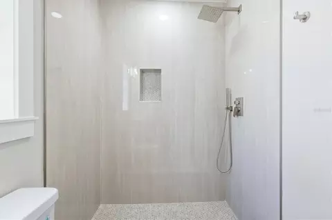 Bath - 3021 14th St E, Bradenton, FL 34208 photo 4 of 4