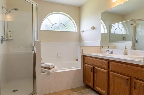 Bath - 4219 2nd Ave E, Bradenton, FL 34208 photo 2 of 2