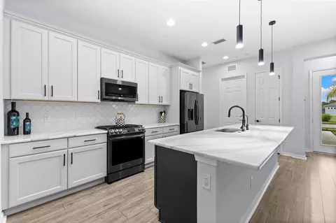 Kitchen - 12743 Rainwashed Loop, Parrish, FL 34219 photo 3 of 5