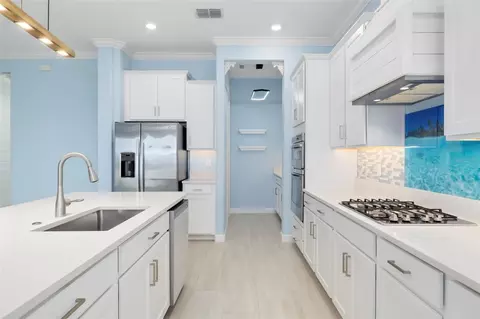 Kitchen - 12338 Violet Jasper Dr, Parrish, FL 34219 photo 2 of 4