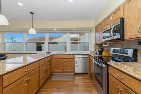 Kitchen - 4712 Peridia Blvd E, Bradenton, FL 34203 photo 3 of 5