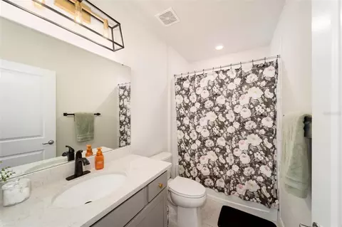 Bath - 8522 Abalone Loop, Parrish, FL 34219 photo 3 of 3