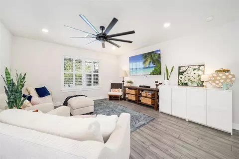 Living - 8522 Abalone Loop, Parrish, FL 34219 photo 3 of 4