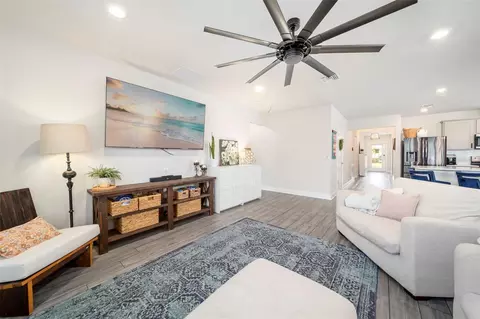 Living - 8522 Abalone Loop, Parrish, FL 34219 photo 2 of 4