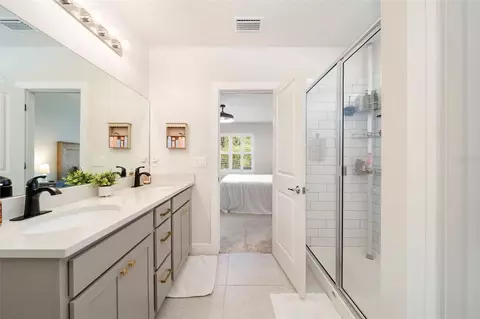 Bath - 8522 Abalone Loop, Parrish, FL 34219 photo 2 of 3