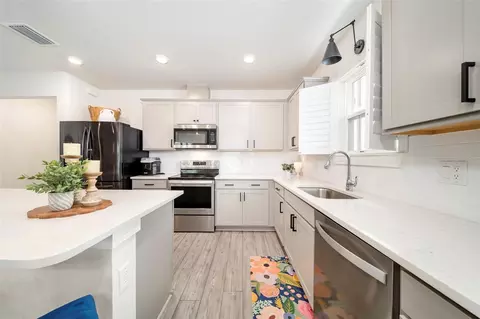 Kitchen - 8522 Abalone Loop, Parrish, FL 34219 photo 4 of 4