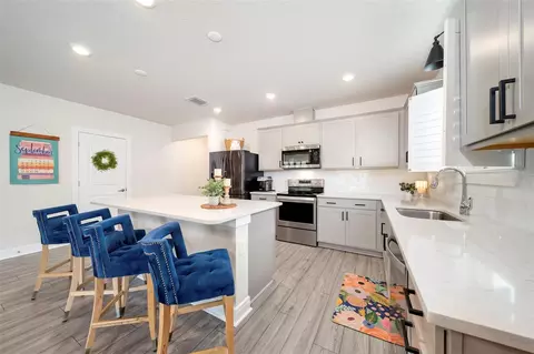 Kitchen - 8522 Abalone Loop, Parrish, FL 34219 photo 3 of 4