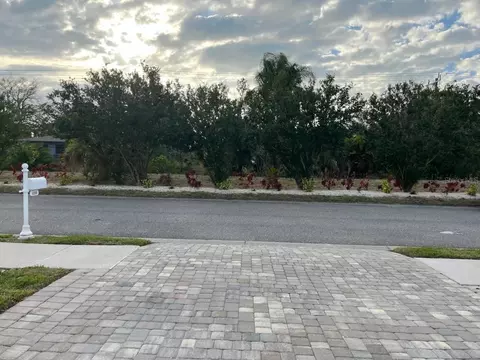 Exterior - 4398 Summertree Rd, Venice, FL 34293 photo 4 of 4
