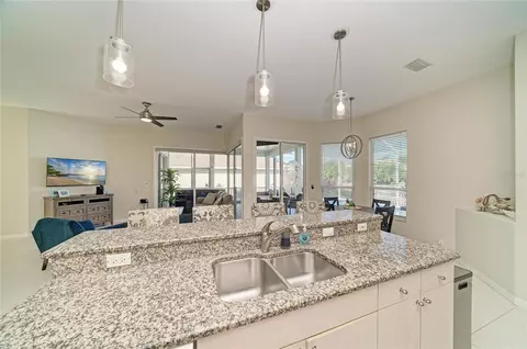 Kitchen - 4727 Compass Dr, Bradenton, FL 34208 photo 6 of 8